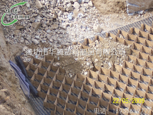 土工格室于砂土之承載能力及動態(tài)特性試驗研究