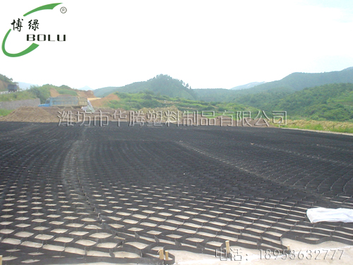 土工格室加固飽和黃土地基承載力試驗(yàn)研究